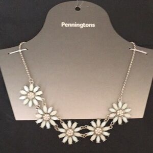 Penningtons light green  Floral Necklace